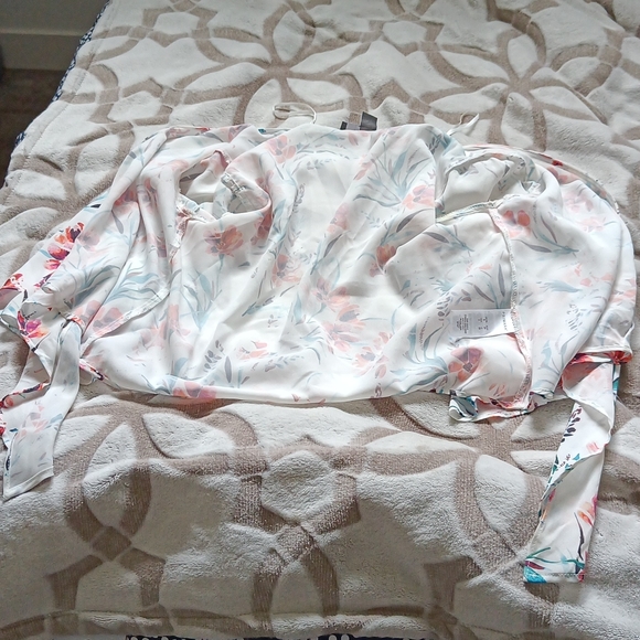 Wrap around shirt for teens and adults. - Picture 2 of 2